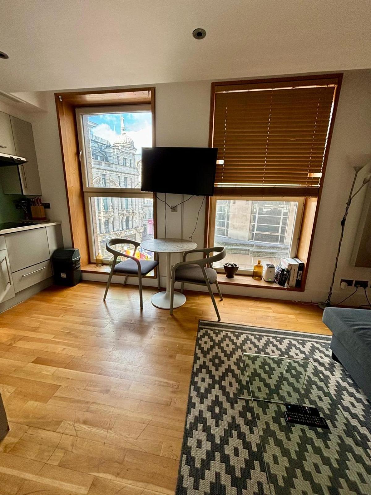 1 Bedroom In Piccadilly Circus St James Cov1 London Bagian luar foto